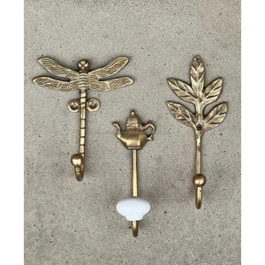 ตะขอแขวนผนังรูปแมลงปอทองเหลือง ดีไซน์ลายดอกไม้ ตะขอแขวนผนังหรูหรา ตะขอทองเหลืองอเนกประสงค์ ของตกแต่งบ้าน - Product Image 1