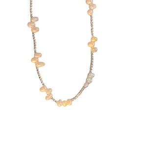 สร้อยคอมุกน้ำจืดสไตล์บาโรก รูปทรงเม็ดข้าวไม่สม่ำเสมอ ประดับด้วยลูกปัดทองแดงแบบอินเทอร์เน็ตเรด ดีไซน์เก๋ สร้อยคอประดับกระดูกไหปลาร้า - Product Image 5