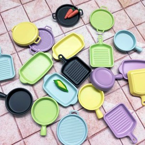 Ensemble d'ustensiles de cuisine miniatures à l'échelle 1:12, collection de casseroles colorées pour maison de poupée, accessoires de cuisine en métal, jouet DIY, cadeau pour les plus de 14 ans - Product Image 1