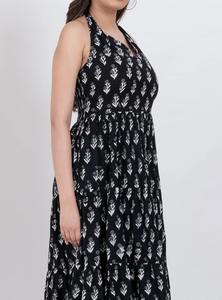 Vestido Maxi de Algodón Negro con Estampado Floral y Cuello Halter para Mujer, de Primera Calidad, Transpirable y Ligero, Disponible para la Venta - Product Image 4