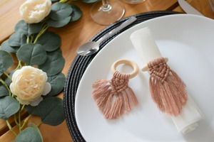 Anneaux de serviette en macramé bohème avec pompons, anneau en bois, accessoire de table décoratif pour mariage, fête, largeur 4,5 cm, respectueux de l'environnement - Product Image 6