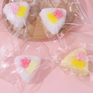 Juguete de simulación de sushi súper suave y de aspecto desgastado, divertido para amasar, simulación de comida, rollo de arroz y verduras, flor de cerezo, juguete de alta estética - Product Image 3