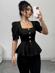 Blusa Negra Elegante de Verano 2026 para Mujer, OEM, con Logotipo Personalizado, Cuello Cuadrado, Manga Corta, Botones, para el Mercado Europeo y Americano - Product Image 4