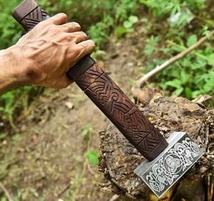 STEEL CRAFT INTERNATIONAL Martillo de Techo Vikingo de Acero al Carbono Hecho a Mano, con Mango de Nogal Tallado a Mano, 1 Año de Garantía - Product Image 4
