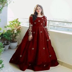 Ensemble de robe de soirée 3 pièces en mousseline de soie traditionnelle de haute qualité pour femmes, avec châle brodé pour mariage et fête - Product Image 3