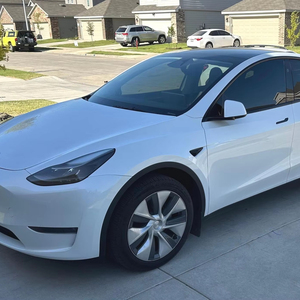 Tesla Model Y Long Range AWD SUV 2024 d'occasion, propre et parfait, prêt à être expédié dans le monde entier - Product Image 1