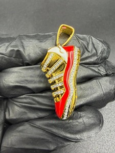 Pendentif Sneaker en argent 925 rouge avec accents de diamants, bijoux hip-hop unisexe, charme pour tous les jours - Product Image 4