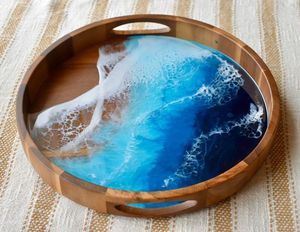Plateau de service élégant en bois et résine pour les fêtes, les réunions de famille et une présentation de table raffinée - Product Image 3