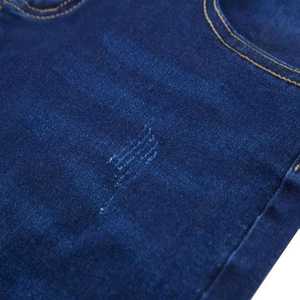 Jeans de mujer de talla grande de cintura alta y pierna recta, hasta la rodilla, de mezclilla lavada a la piedra, cómodos, casuales, con logotipo personalizado y cierre de botón. - Product Image 4