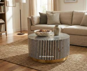 Mesa de Centro Redonda Hecha a Mano con Madreperla |   Incrustaciones en Blanco y Negro |   Mesa de Lujo con Base de Latón, Madreperla y Hueso de Camello - Product Image 6