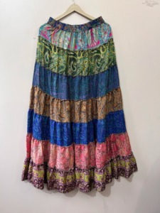 Jupe longue évasée en soie indienne pour femme, style bohème, à volants, à plusieurs niveaux, faite à la main, mode ethnique, vente en gros - Product Image 3