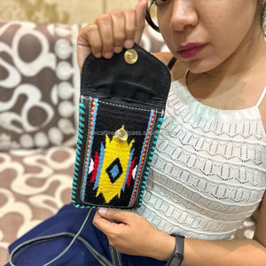 Nuevo Western Tooled Jacquard cuero teléfono Crossbody Sling monederos Vintage Multi Azteca tela único acolchado pequeño muñequera monederos - Product Image 5