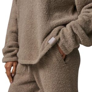 Polo à manches longues en tricot bouclé marron, chaud et tendance, design classique avec tissu en tricot doux - Product Image 5