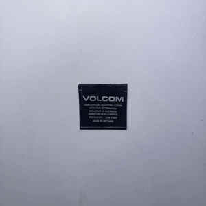 Étiquettes tissées en PVC lavables personnalisées - Étiquettes de vêtements imprimées numériquement écologiques - Étiquettes coupées à l'échographie douces pour vêtements - Product Image 4