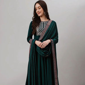 ชุดเดรสยาวผ้าเรยอนแบบใหม่ พร้อมผ้าคลุมไหล่ คุณภาพสูง เหมาะสำหรับทุกฤดูกาล ชุดออกงานสำหรับผู้หญิง สวมใส่สบายๆ สวยสง่า แบบดั้งเดิม พร้อมลายปัก - Product Image 1