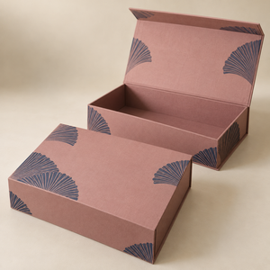 Caja Magnética Personalizada Estilo Libro con Diseño de Rosas Azul Marino para Kit de Lanzamiento de Cosméticos - Product Image 1