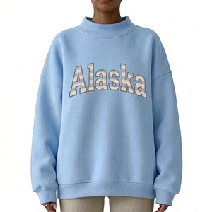 Sudadera de cuello alto para mujer, estilo relajado, con aplique bordado de letras Alaska, personalizada por el fabricante. - Product Image 6