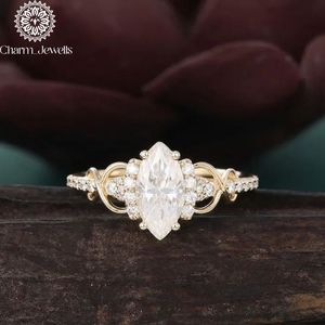 Bague de fiançailles Charm_Jewells en argent avec moissanite taille coussin, sertie à griffes, certifiée IGI, design floral vintage pour femme - Product Image 5