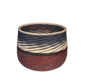Cesta decorativa de ratán hecha a mano, contenedor de almacenamiento tejido de dos tonos, ecológico y natural para decoración y organización del hogar. - Product Image 1