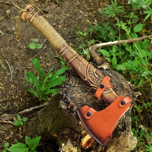 Hacha Vikinga Forjada a Mano – Hoja de Acero al Carbono Hecha a Medida con Mango de Madera de Fresno y Funda de Cuero |   Hacha de Camping - Product Image 5