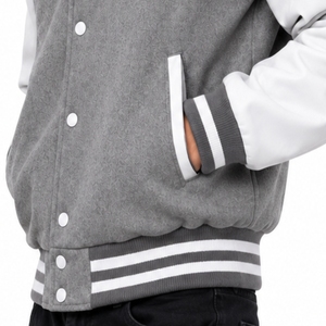 Chaqueta Varsity Premium para Hombre, Tela Suave, Diseño de Letras Estampadas en Gris y Blanco, Corte Regular, Estilo Casual para Otoño, Cuello para Chaqueta - Product Image 6