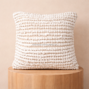 Housse de coussin carrée bohème chic en coton tissé à la main, minimaliste, tuftée, décorative, avec franges et fermeture éclair - Product Image 4