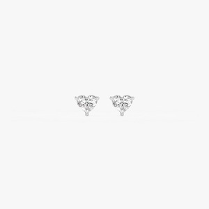 Pendientes de Oro Blanco de 14K con Baño de Rodio, Certificados por IGI, con Diamante Cultivado en Laboratorio en Forma de Corazón, Clásicos de Tres Puntas, con Cierre Roscado Tipo Martini - Product Image 3