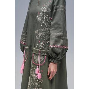 Vestido Kurti Largo para Mujer, Color Verde Oliva, Bordado con Flores, Detalle de Borlas, Cintura Natural, Ecológico - Product Image 3