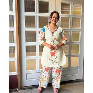 Magnifique ensemble haut et bas en tricot 100% coton pour les occasions spéciales, taille XL, avec broderie. - Product Image 4