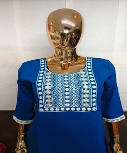 ชุดคุर्ตาผ้าฝ้ายสีเขียวอมฟ้าปักลายพร้อมขอบสีขาว ชุดลำลองแบบดั้งเดิมสำหรับผู้หญิง สไตล์อินเดีย ปากีสถาน ความยาวปานกลาง ทรงปกติ SALASAR 85317 - Product Image 4