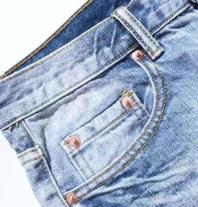 Shorts Bermuda en jean bleu clair pour homme, taille mi-haute, fermeture boutonnée, style décontracté en coton délavé - Product Image 6