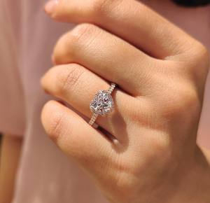 Bague de fiançailles pour femme en diamant de laboratoire certifié IGI, forme cœur, 2,00 à 5,00 carats, sertissage halo pavé, or 14K/18K, PT950/S925 - Product Image 4
