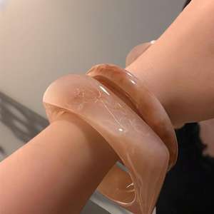 Brazalete Acrílico Grueso Estilo Resina Natural, Brazalete de Resina Premium Ligero y Cómodo de Usar, Artístico y Elegante - Product Image 2
