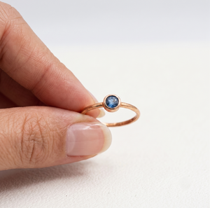 Bagues de luxe faites à la main en argent sterling 925 plaqué or rose avec saphir bleu naturel certifié IGI pour les fêtes – Vente en gros - Product Image 6
