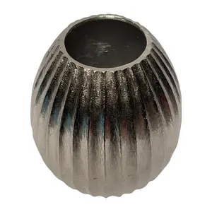 Vase à fleurs décoratif en métal fait main pour l'exportation en gros sur le marché mondial, idéal pour la décoration de la maison et des hôtels - Product Image 6