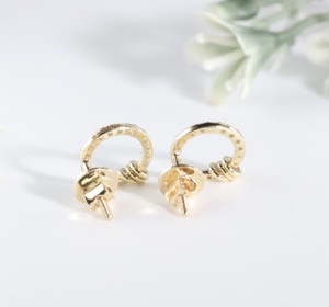 Pendientes Clásicos de Aro Abierto con Diamante Redondo Cultivado en Laboratorio, Tres Halo de Oro Amarillo, Envoltura de Alambre Pavé, Joyería de Regalo de Compromiso para Mujer - Product Image 3