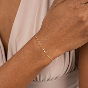 Pulsera de Oro Sólido de 14K con Diamantes Naturales, Diseño de Cruz Pequeña, Joyería Cristiana Minimalista y Elegante, Apilable, para Uso Diario, Regalo - Product Image 4