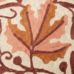 Housse de coussin brodée au point Crewel du Cachemire — Feuille d'érable automnale ivoire - Product Image 5