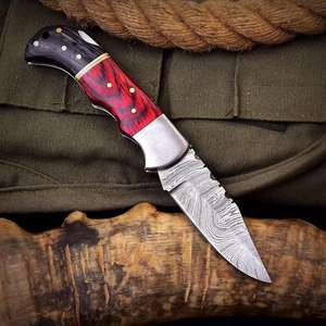 Couteau de chasse artisanal avec manche en résine, couteau à lame fixe en damas sur mesure - Product Image 4