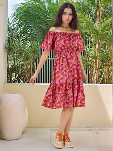 Robe longue formelle en georgette la plus vendue pour femme, à manches courtes, imprimé floral, épaules dénudées, manches évasées, coupe trapèze - Product Image 4