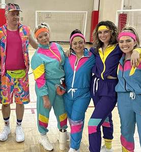 Conjunto Deportivo Oversize de Nylon para Mujer - Chaqueta Cortavientos y Pantalones de Nylon Arrugado Ripstop - Product Image 5