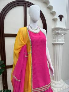 Conjunto Indio-Pakistaní Rosa con Bordado, Túnica sin Mangas, Falda Plisada y Chal, para Bodas y Festivales - Product Image 4