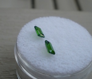 Par de Piedras Preciosas Sueltas de Diópsido de Cromo Verde Esmeralda Facetadas de 5x3mm - Product Image 2