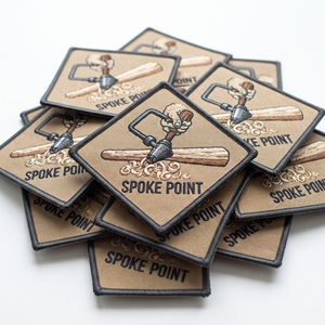 Parches bordados personalizados al por mayor con diseño de neumático rectangular y efecto de rueda curvada, insignias artesanales a granel del fabricante - Product Image 4