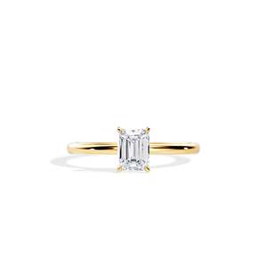 Bague de fiançailles en diamant taille émeraude, sertie de griffes en platine, bijoux fins classiques pour femmes - Product Image 2