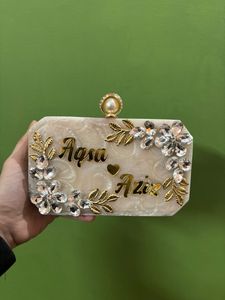 Pochette en résine personnalisée, peinte à la main, noire, pour soirée, avec chaîne de perles et cristaux, cadeau tendance - Product Image 6