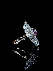 Anillo de compromiso de lujo chapado en oro rosa de 9K con perla y diamante floral rosa de laboratorio, diseño de halo, moderno y llamativo. - Product Image 3