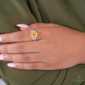 Anillo de diamantes cultivados en laboratorio de corte ovalado amarillo de diseño de 4.31 quilates con piedras laterales trapezoidales, anillo de boda para mujer - Product Image 5