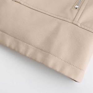 Chaqueta de Motociclista de Cuero Genuino para Mujer, Diseño Rockero, Corte Ajustado con Remaches Metálicos, Herrajes Atrevidos y Cierre Frontal Seguro - Product Image 4