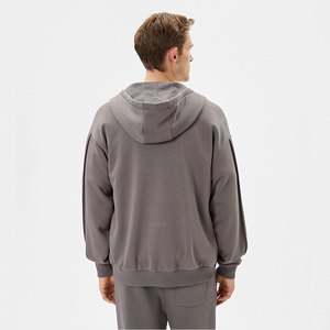 Ensemble de survêtement zippé pour homme en coton délavé gris taupe avec passepoil à coutures apparentes, fermeture à cordon sur toute la longueur, 100 % coton, style streetwear, fabriqué au Pakistan - Product Image 3